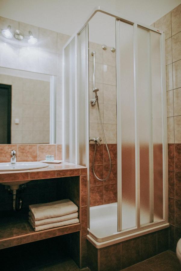 Hotel Platan à Siófok Extérieur photo